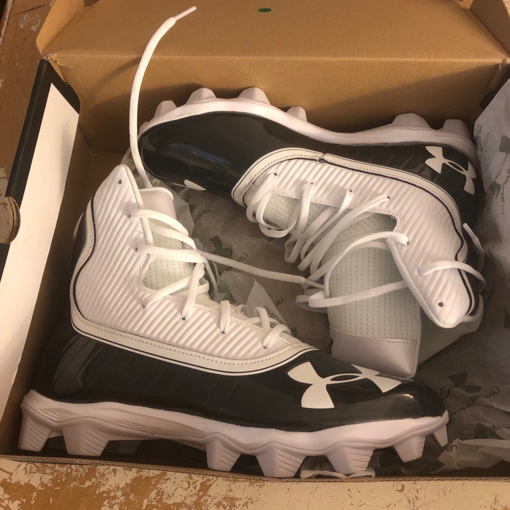 Men’s Under Armour Highlight RM football cleats
